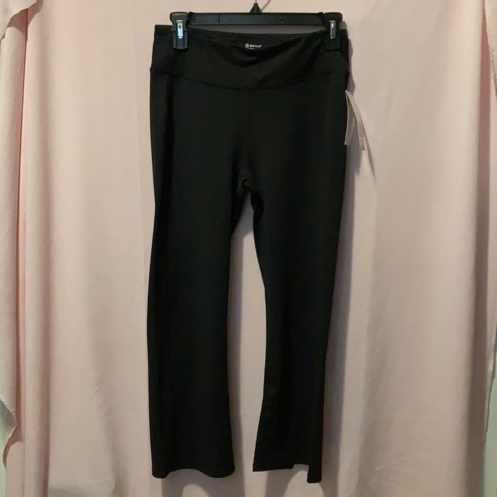 GAIAM Yoga Capris NWT